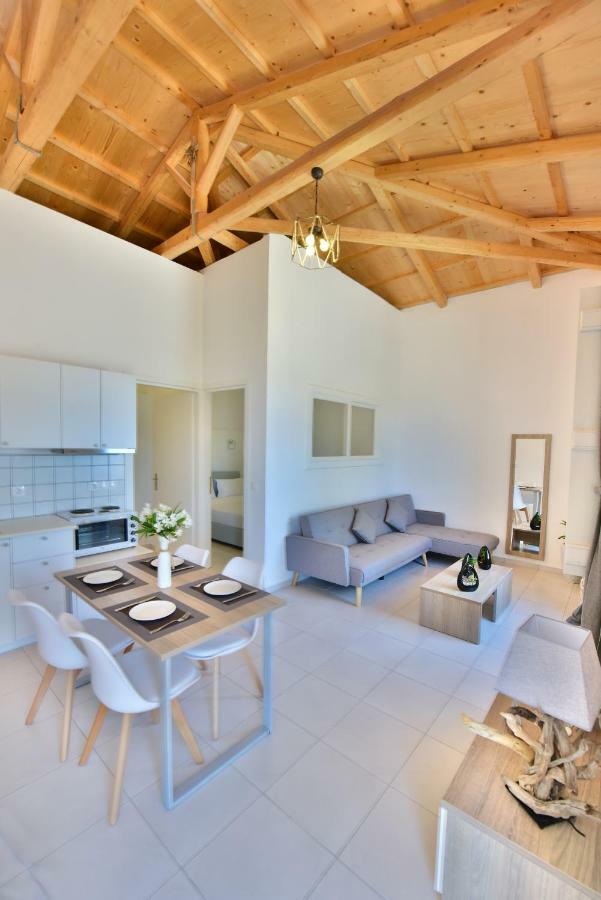Апартаменти Douskos Beach House Гідра Екстер'єр фото